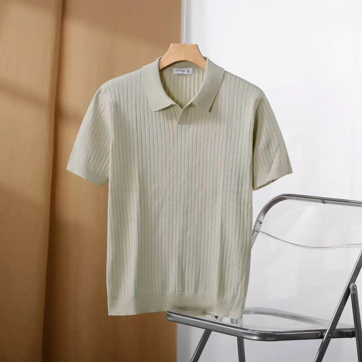 Camisa polo masculina creme com gola polo e mangas curtas, tecido canelado