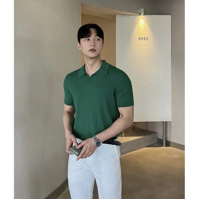 Camisa polo masculina verde com gola polo e mangas curtas, tecido canelado