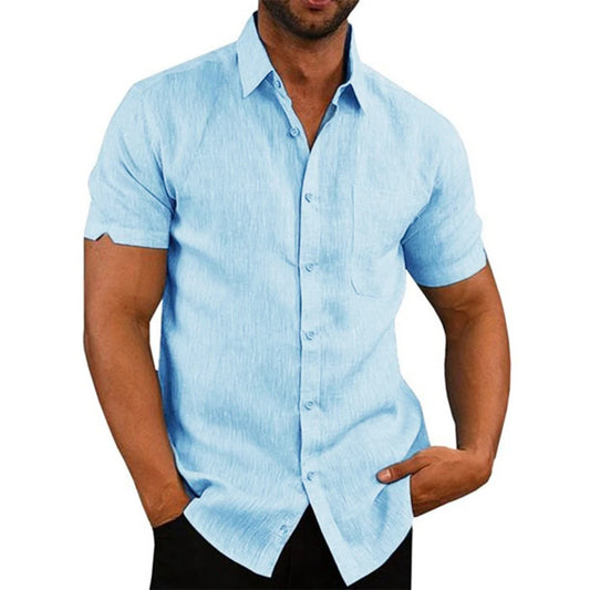 Camisa de linho azul claro, manga curta, colar e botões frontais