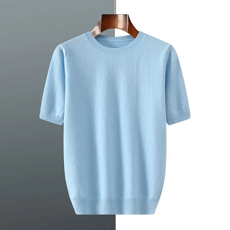 Camiseta de tricô masculina de manga curta azul claro, gola redonda e caimento solto