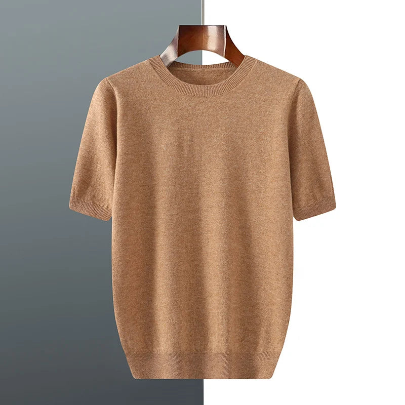 Camiseta de tricô masculina de manga curta marrom, gola redonda e caimento solto