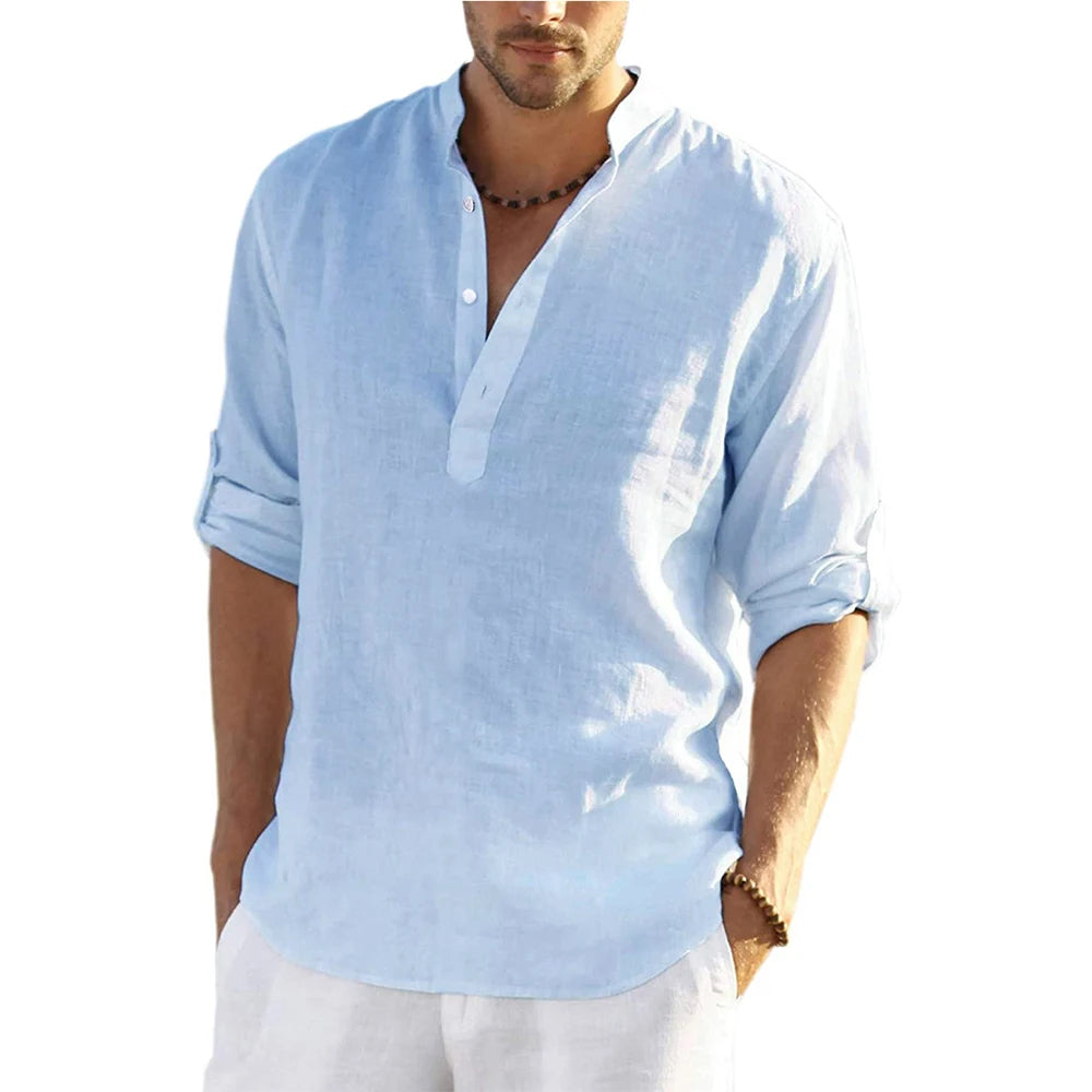 Camisa de linho azul claro gola padre, manga curta abotoada na frente