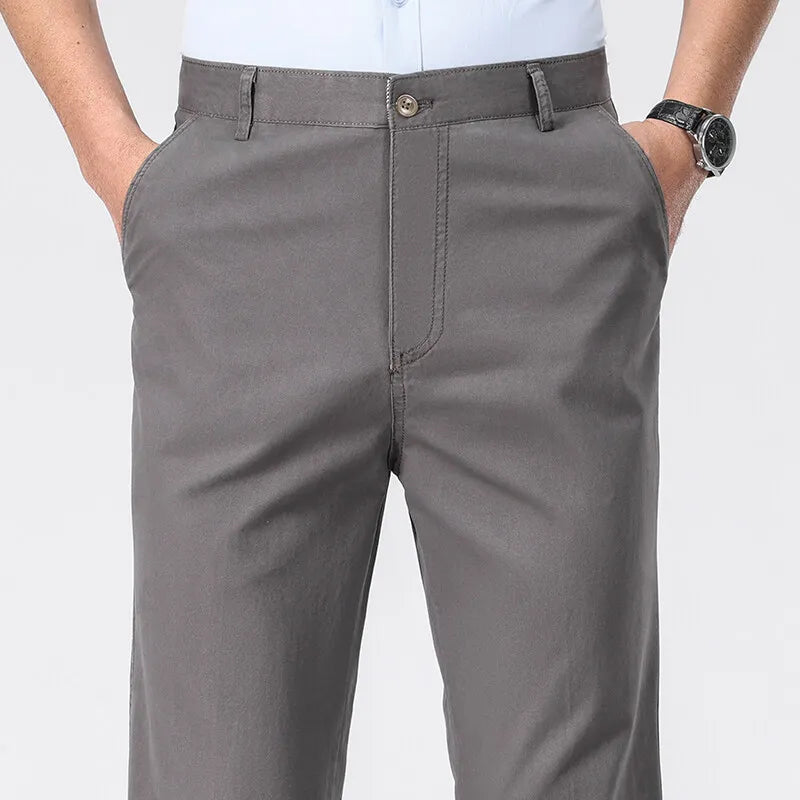 Calça chino masculina de algodão cinza escuro, cós com botão e costura central