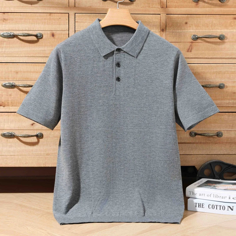 Polo de lã tricô cinza mescla, gola polo e botões na frente