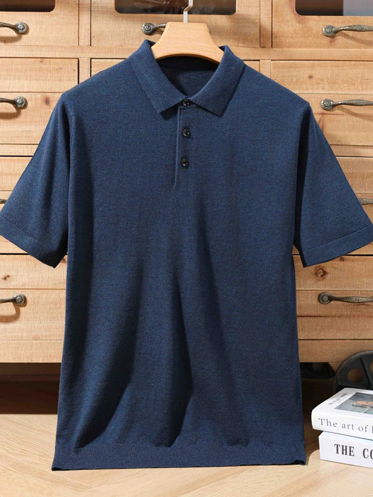Polo de lã tricô azul escura, gola polo com botões na parte frontal