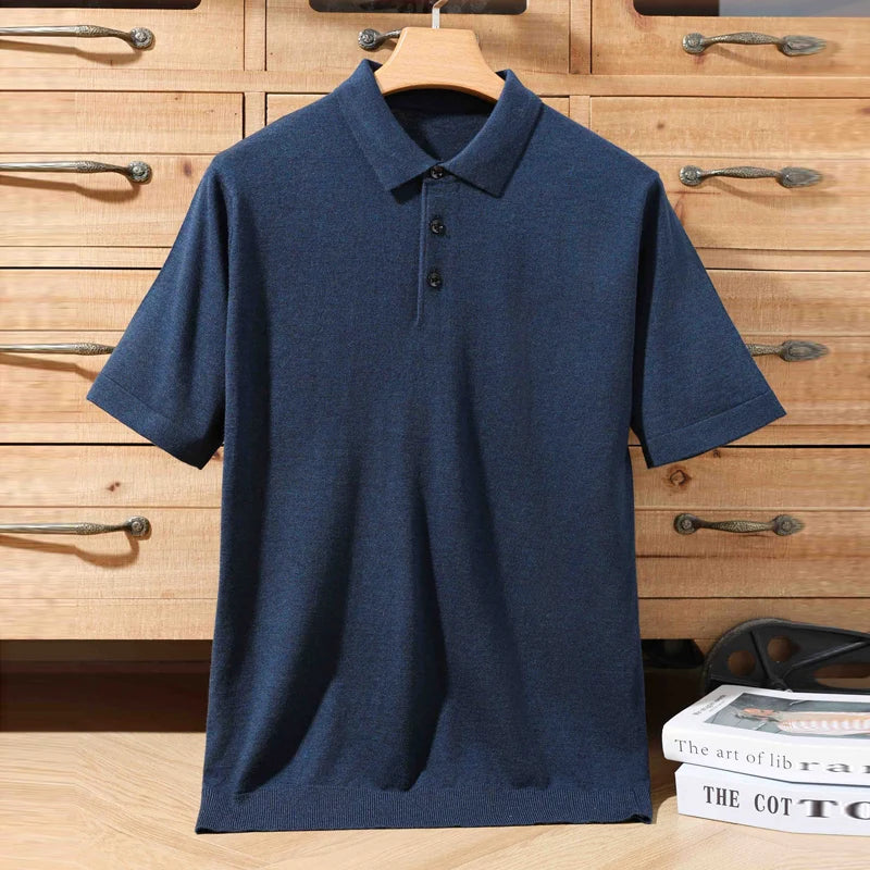 Polo de lã tricô azul escura, gola polo com botões na parte frontal
