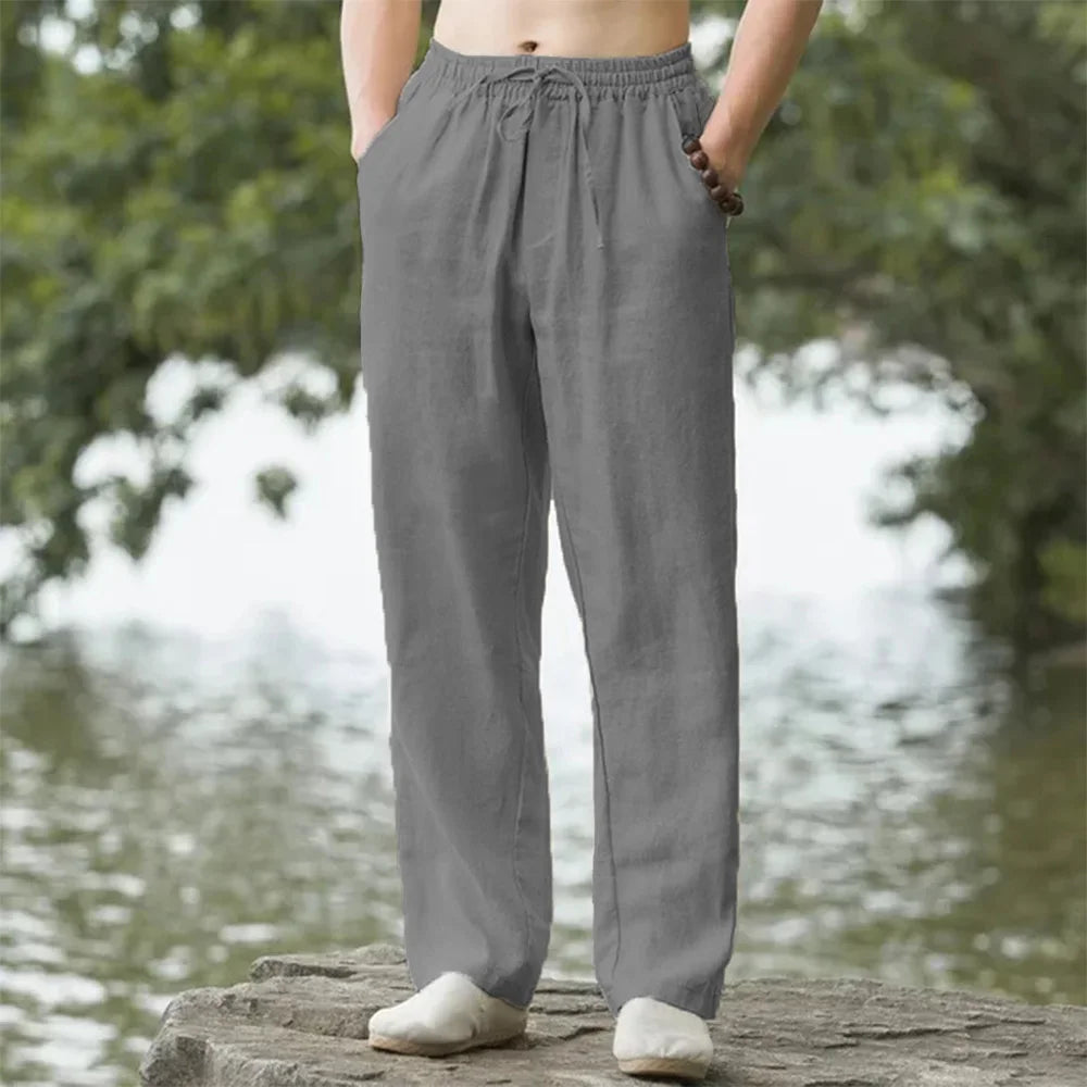 Calça de linho cinza com cós elástico e cordão, modelagem reta
